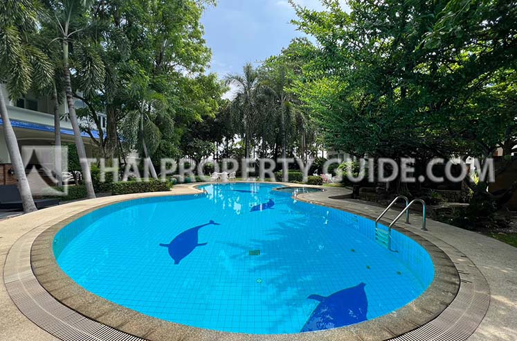 House with Shared Pool in Bangnatrad 